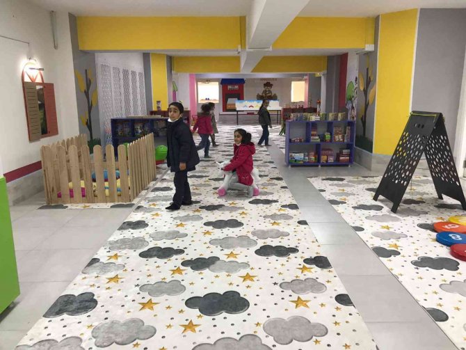 Çocuklar, Akademide Hem Eğleniyor Hem Öğreniyorlar