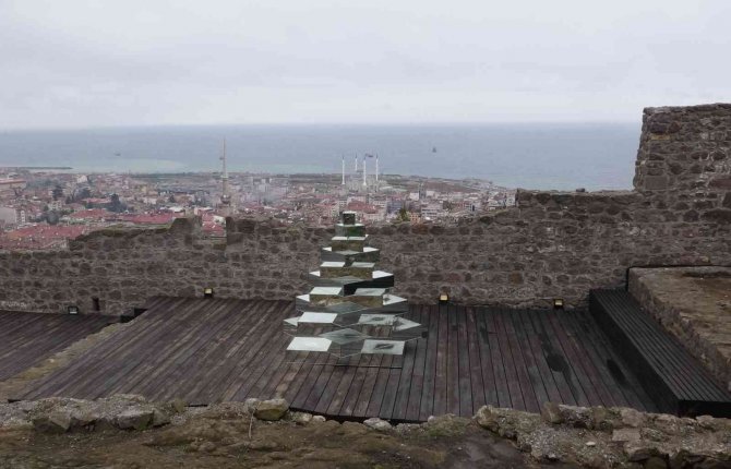 Kızlar Manastırı’nda Bir Garip Aynalı Sergi