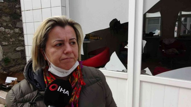 Deponun Camını Kırıp Malzemeleri Çaldılar