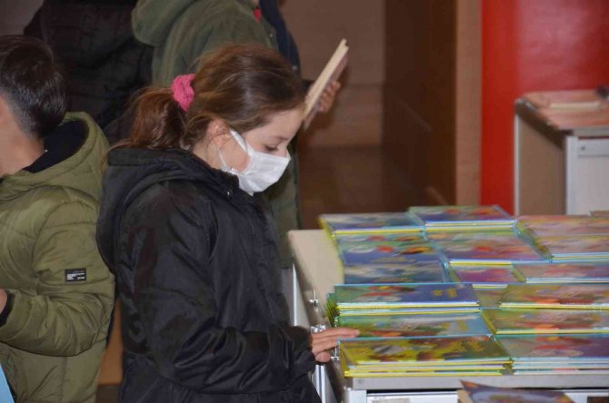 Yazarlar Ve Okuyucular Kitap Fuarı’nda Buluştu