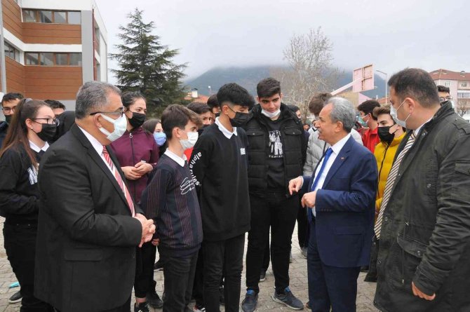 Başkan Akkaya Gençlerle Buluşmayı Sürdürüyor