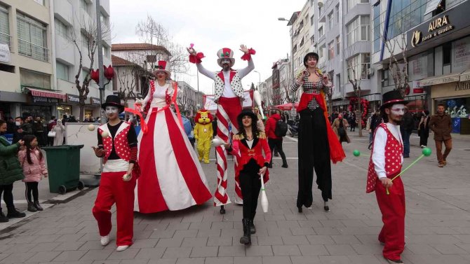 Uşak’ta 4. Ulusal Tiyatro Festivali Başladı