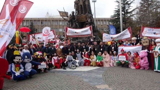 Uşak’ta 4. Ulusal Tiyatro Festivali Başladı