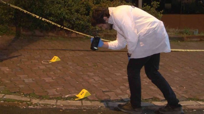 Kurşun Yağmuruna Tutuldu, Aracıyla Hastaneye Gitti
