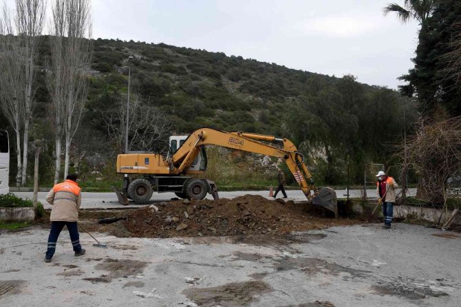 Kuşadası Belediyesi, Yol Yapım Çalışmalarına Ara Vermiyor