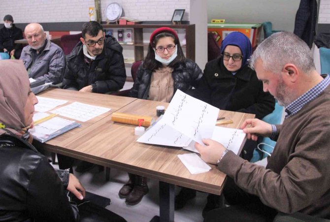 Kütahya’daki ’Hüsn-i Hat Kursu’na İlgi