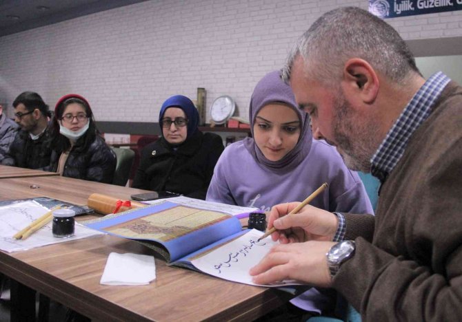 Kütahya’daki ’Hüsn-i Hat Kursu’na İlgi