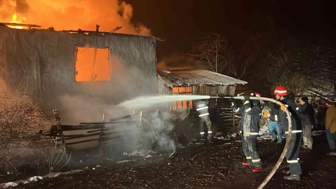 Kütahya’da Şehit Ailesinin Evi Yandı