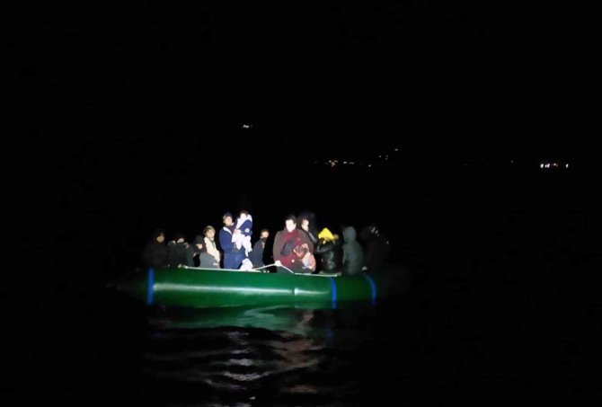 37 Düzensiz Göçmen Kurtarıldı