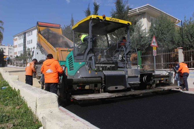 Büyükşehir Belediyesi Yolları Yenilemeye Devam Ediyor