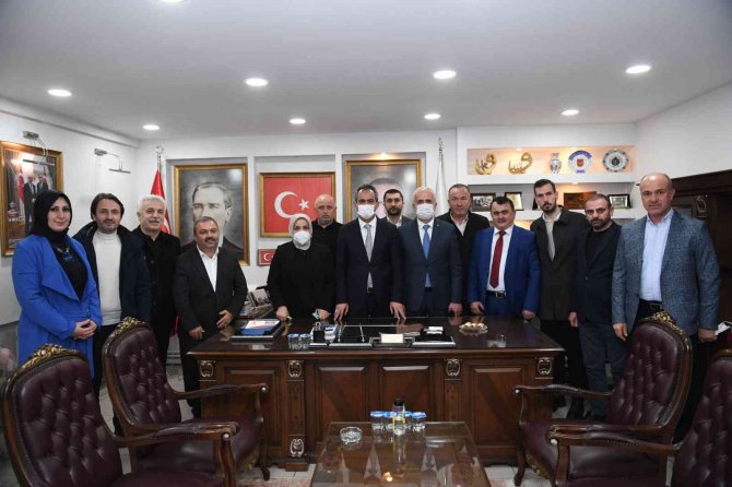 Bakan Özer’den Ak Parti Ve Mhp’ye Ziyaret
