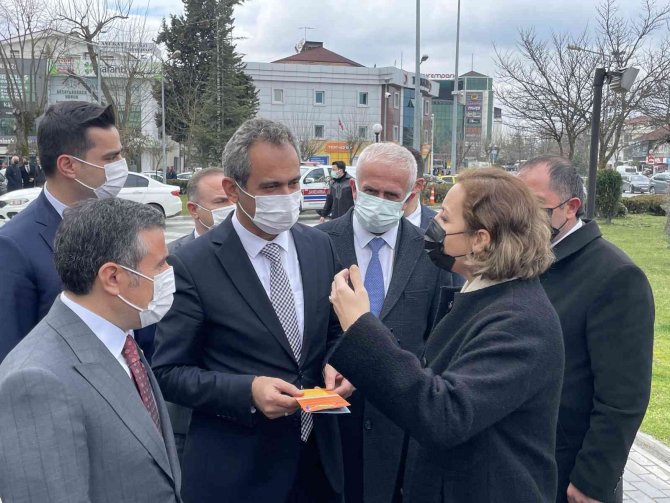 Bakan Özer: "Yüz Yüze Eğitime Kararlılıkla Devam Edeceğiz"