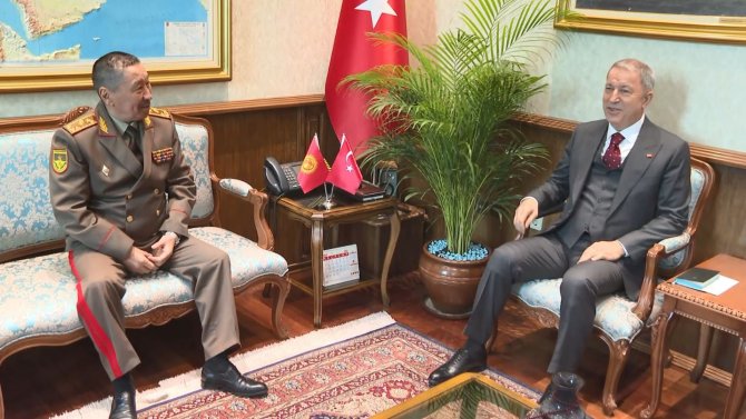 Milli Savunma Bakanı Akar, Kırgızistan Savunma Bakanı Bekbolotov İle Görüştü