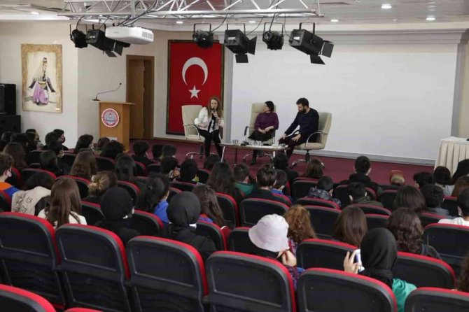 Öğrenciler Yazarlar İle Buluştu