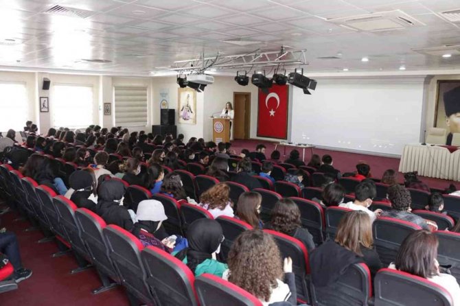 Öğrenciler Yazarlar İle Buluştu