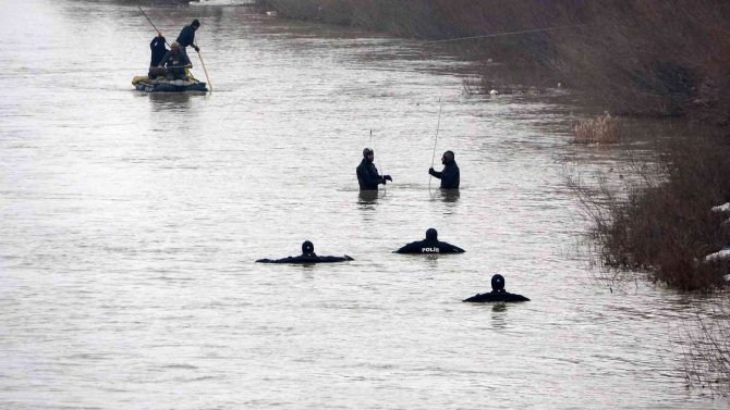 Karasu Nehri’nde Kaybolan Yağmur İçin Murat Nehri’ne De Ağ Çekildi