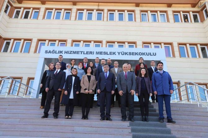 Rektör Aktekin, Sağlık Hizmetleri Myo Akademik Genel Kurul Toplantısına Katıldı