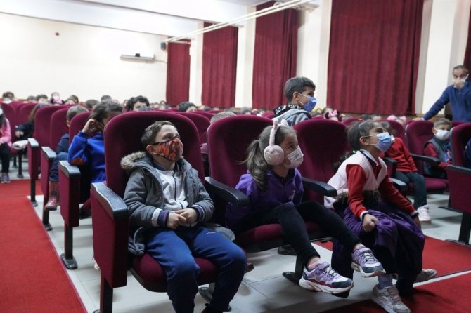 Oyuncu Gülnihal Demir Seydikemer’de Öğrenciler İle Buluştu