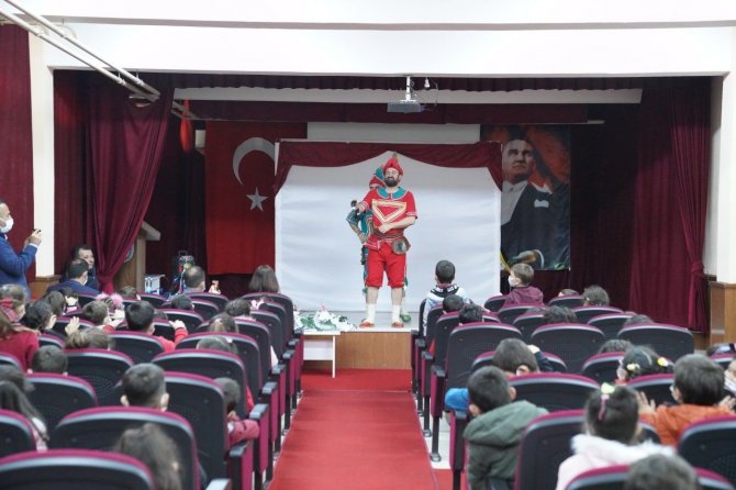 Oyuncu Gülnihal Demir Seydikemer’de Öğrenciler İle Buluştu