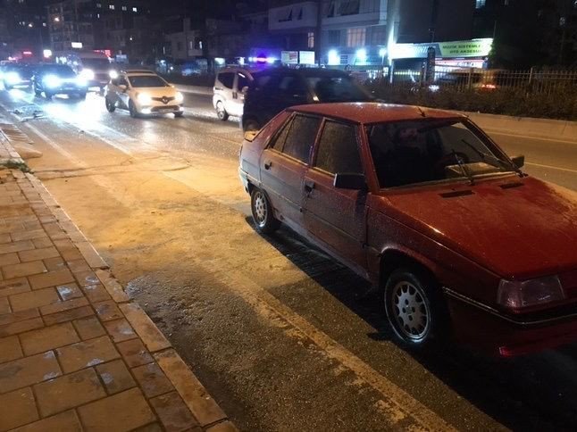 Seyir Halindeki Otomobilin Alev Alma Anı Kamerada
