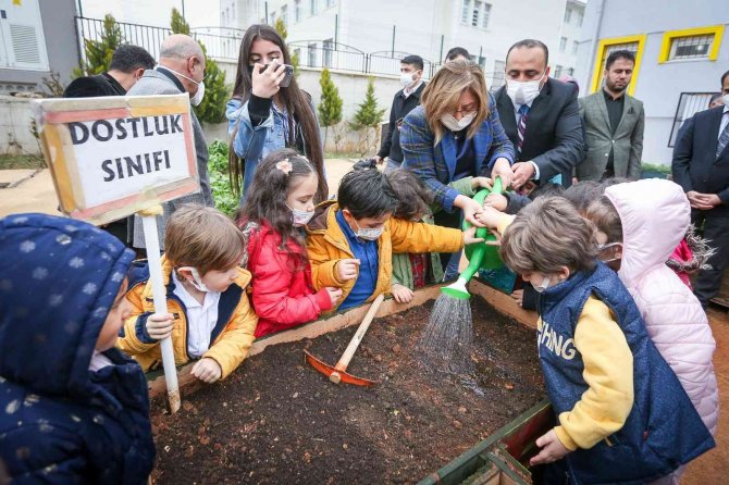 Şahin Sıfır Atık Projesi İle Yapılan Kütüphanenin Açılışına Katıldı