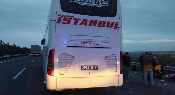 Şanlıurfa’da Yolcu Otobüsü Tırla Çarpıştı: 10 Yaralı