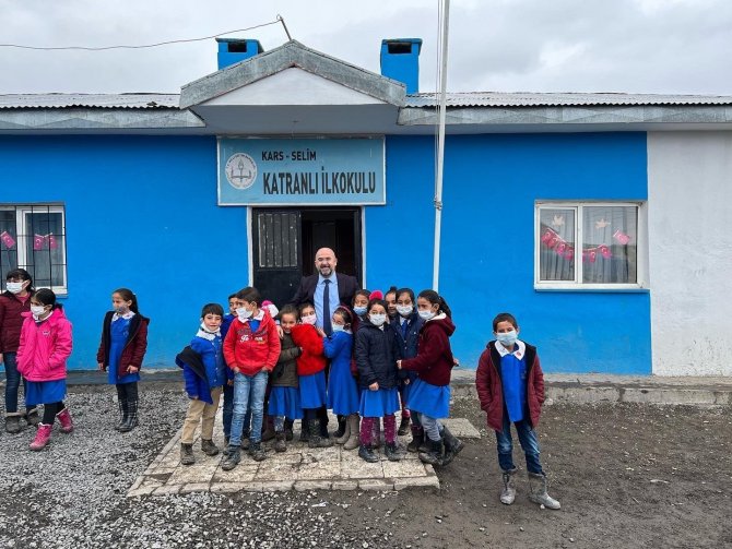 Selim Belediyesi’den Okullara Kitap Desteği