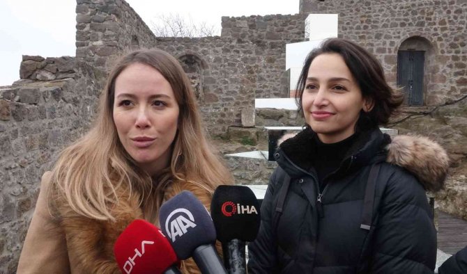Kızlar Manastırı’nda Bir Garip Aynalı Sergi