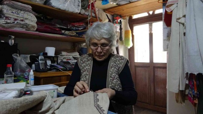 Çeyizlerden Çıkan Asırlık Ketenleri Yeniden İşliyor