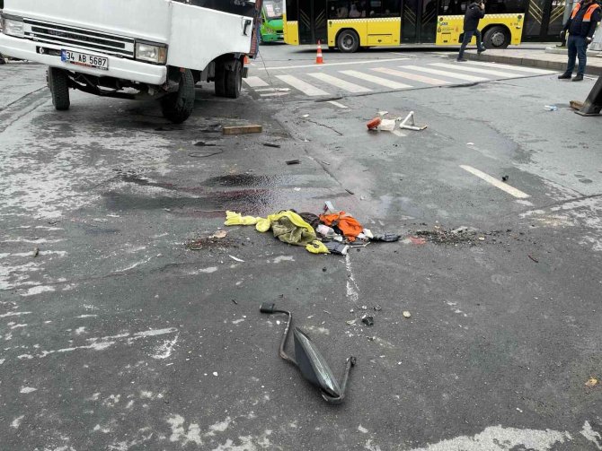 Şişli’de Yakıt Almaya Giden Kamyonet Yan Yattı, O Anlar Kamerada