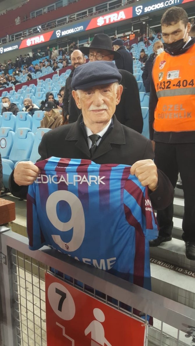 83 Yaşındaki Trabzonspor Taraftarı Halit Aygün, Nwakaeme İle Buluştu