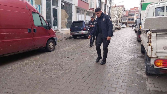Boşanma Aşamasındaki Eşini 5 Yerinden Bıçakladı
