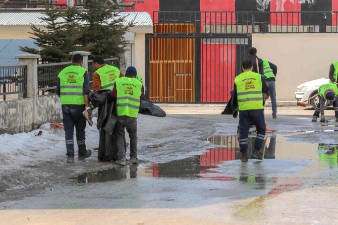 İ̇pekyolu Belediyesinden Bahar Temizliği