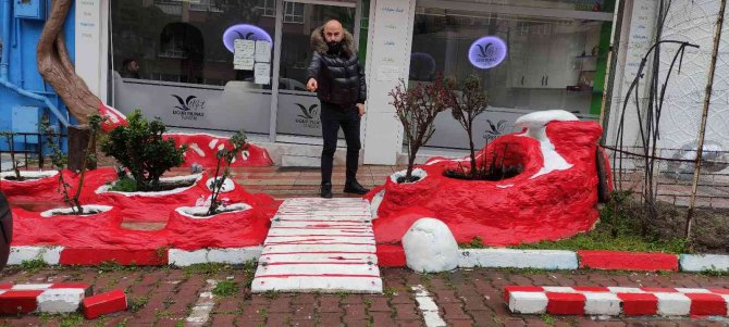 "Yaşlılar Rahat Yürüsün" Diye Yaptırdı, Çalan Hırsızlara Böyle Seslendi