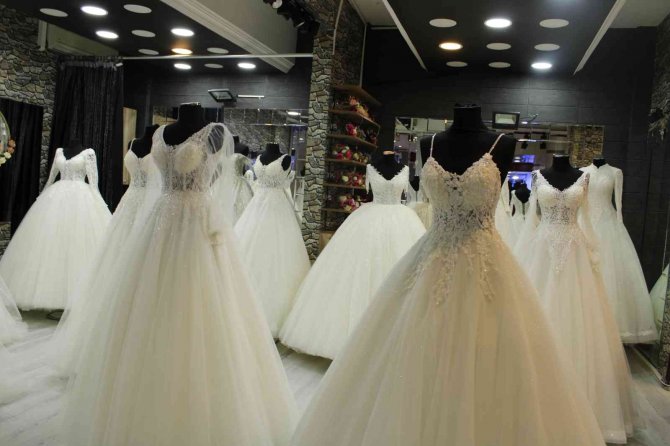 Çiftler Şimdiden Düğün Telaşına Kapıldı