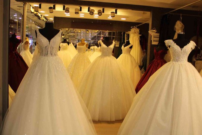 Çiftler Şimdiden Düğün Telaşına Kapıldı