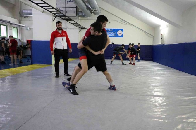 Güreşin Kalbi, Yozgat Belediyesi Bozok Spor Kulübü’nde Atıyor