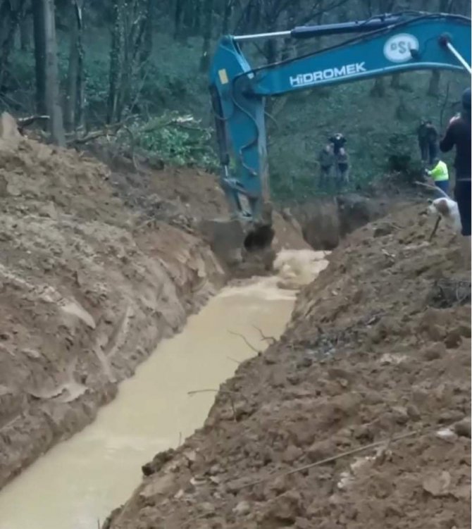 Mahalleyi Su Basmıştı, Suyu Tahliye Çalışması Sürüyor