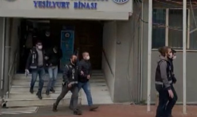 İ̇zmir’de Sahte Etil Alkol İmalathanesine Polis Baskını