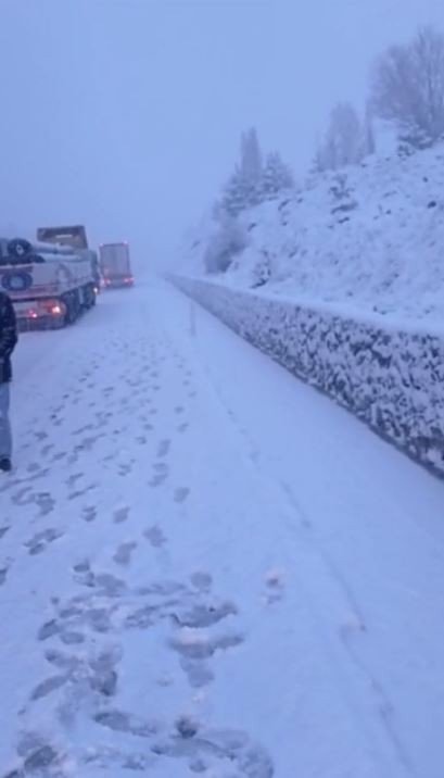 Köroğlu Rampasında Kar Yağışı Nedeniyle Yol Ulaşıma Kapandı