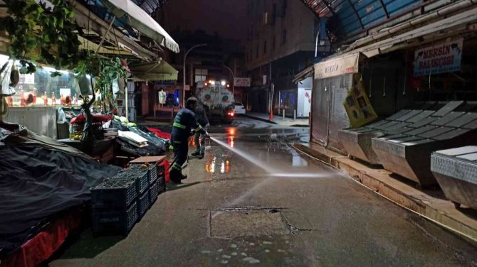 Akdeniz Belediyesi Ekipleri, Günde 400 Ton Çöp Topluyor