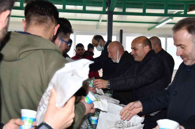 Altınova’da Üniversitelilerle Samimi Buluşma