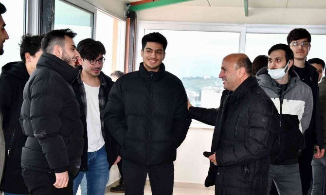 Altınova’da Üniversitelilerle Samimi Buluşma