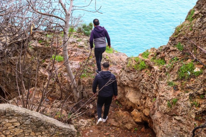 Antalya’da Kayıp Gazinin Cesedi Denizde Bulundu