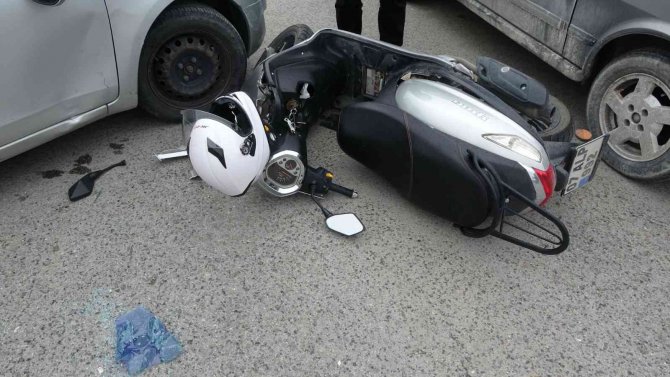 Motosiklet Sürücüsünü Kazada Taktığı Kask Kurtardı