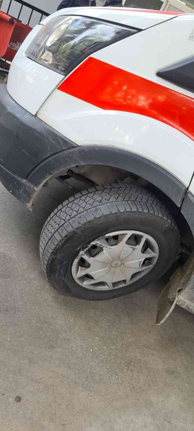 Ambulansları Kaza Yapan 112 Ekipleri, Vakaya Koşarak Yetiştiler