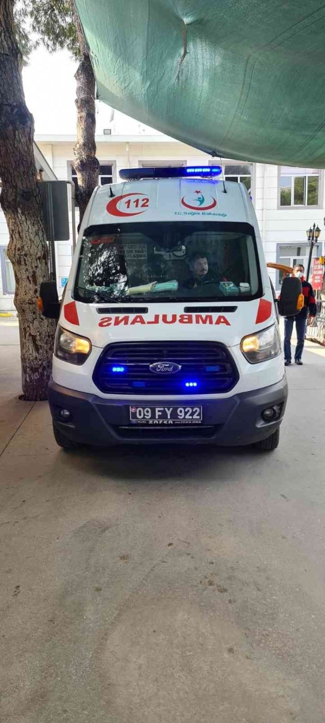 Ambulansları Kaza Yapan 112 Ekipleri, Vakaya Koşarak Yetiştiler