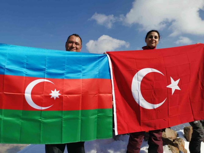 Türk Ve Azerbaycanlı Dağcılar Hocalı Şehitlerini Andı