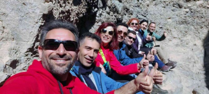Türk Ve Azerbaycanlı Dağcılar Hocalı Şehitlerini Andı