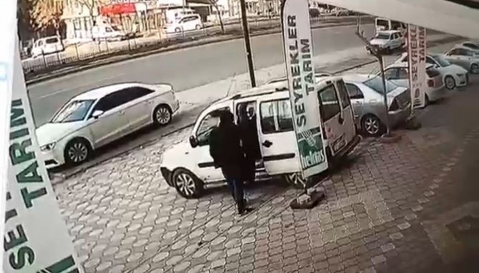 Otomobilden 150 Bin Lira Değerinde Makine Parçalarını Çalan Hırsız Yakalandı